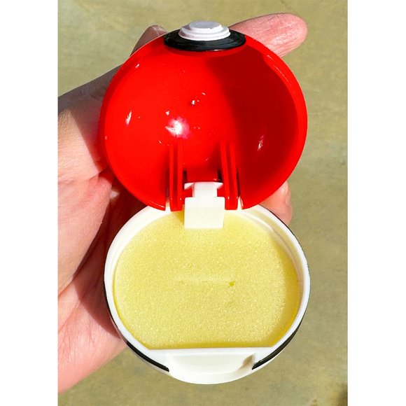 Pokemon Poke’ Ball Engagement Ring Box Keychain Purse Bag Charm - Picture 7 of 7